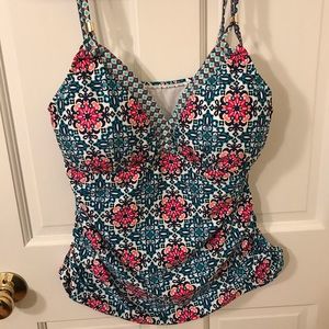 NWT 24th & Ocean Large Underwire Tankini Top